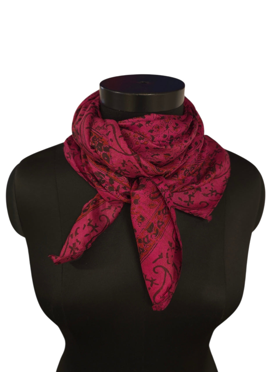 Fuksia farget silkeskjerf 90x90 cm (3)