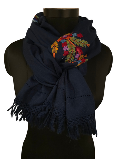 Håndbrodert mørkeblått sjal (20)