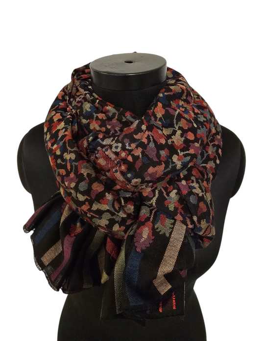 Stort mønstervevet sort sjal i 100% merino ull (36)