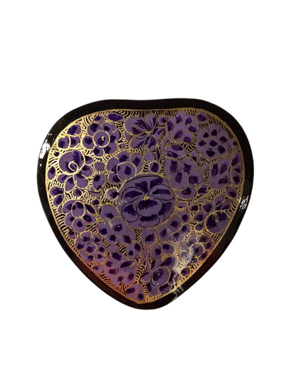 Hjerteformet boks i lilla, sort og gylne farger (37)