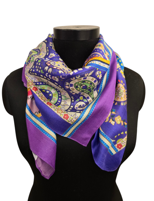 Firkantet silkeskjerf i kalde farger (20)