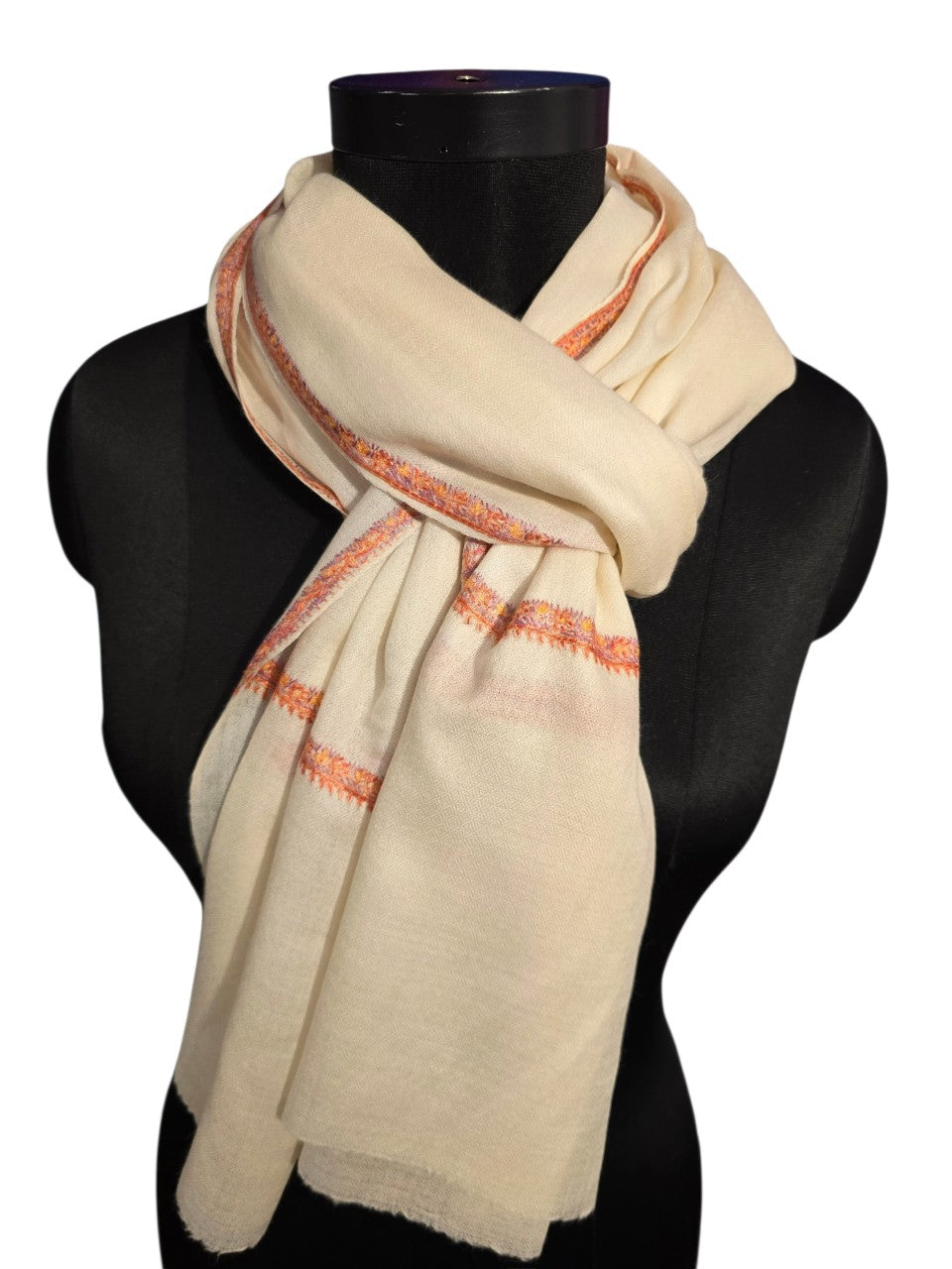 Offwhite sjal i cashmere og merino med håndbroderte detaljer (24)