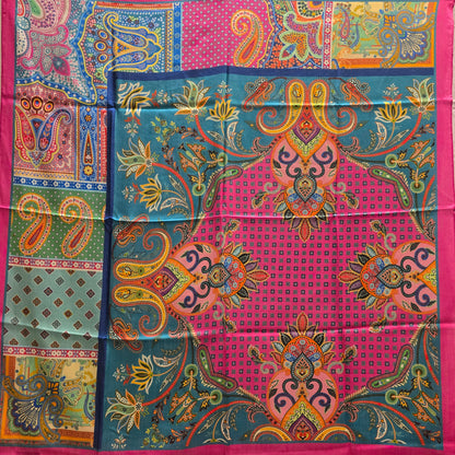 Firkantet silkeskjerf med rosa kant (18)