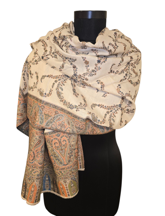 Nydelig offwhite flott sjal i ren merino ull (51)