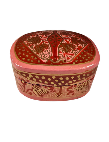 Liten håndlaget rosa og rød boks (44)