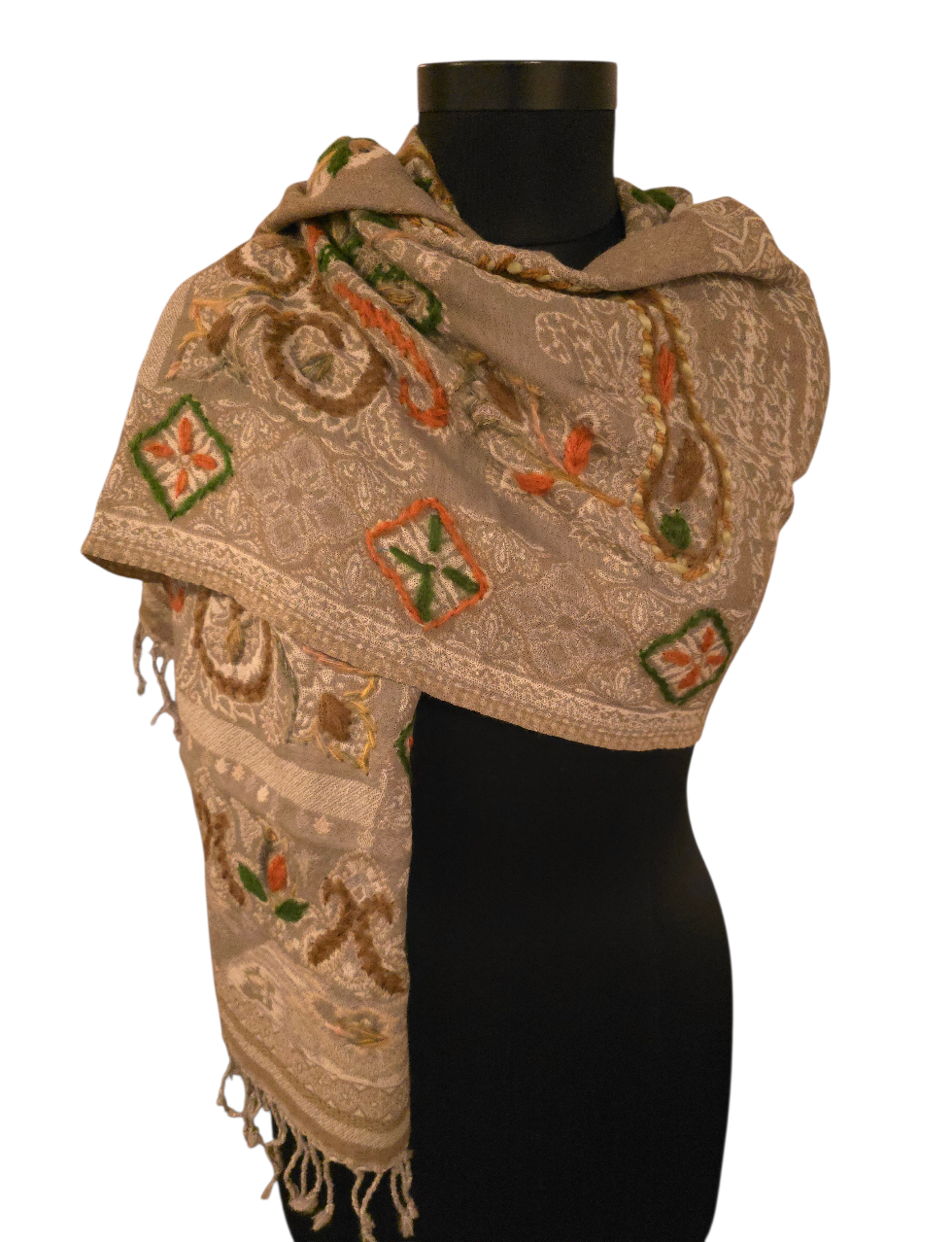 Grå/beige ullskjerf med duse broderier (89)