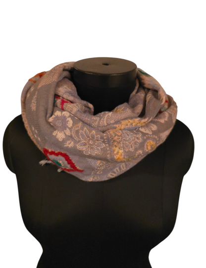 Lavendel farget ullskjerf med flotte håndbroderte detaljer (91)