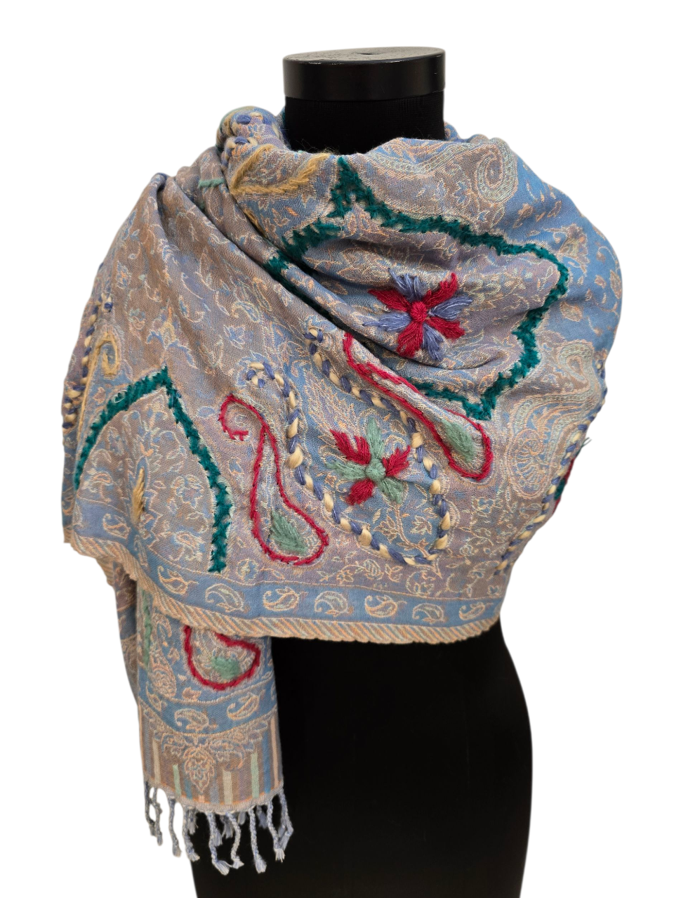 Lyst ullskjerf med broderier (86)