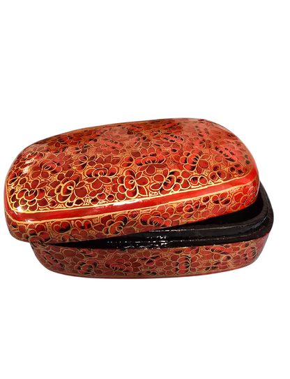 Håndlaget og dekorert gyllent og rødt smykkeskrin med blomstermotiv (46)