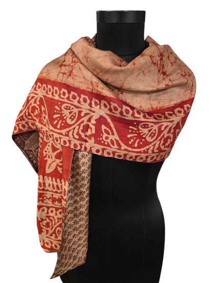 Tosidig silkeskjerf kalt "Hud og batikk"  (132)