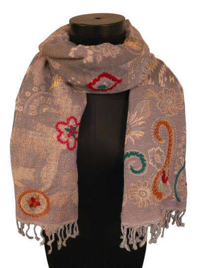 Lavendel farget ullskjerf med flotte håndbroderte detaljer (91)