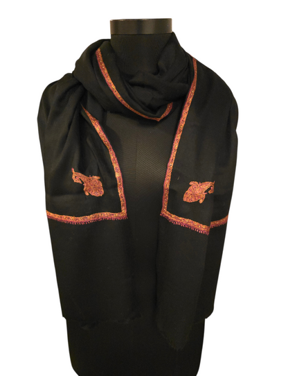 Sort cashmere/merino sjal med håndbroderte detaljer (19)