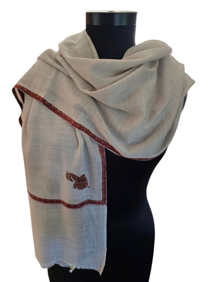 Lysegrått/melert sjal i cashmere og merino med håndbroderte detaljer (32)