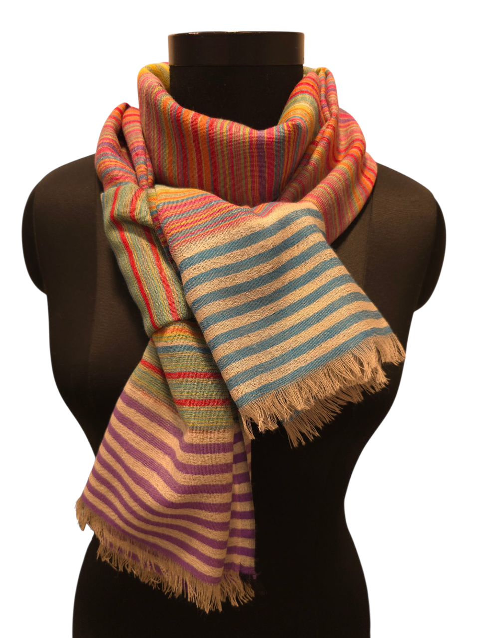 Mykt og godt ullskjerf med lyse striper (79)