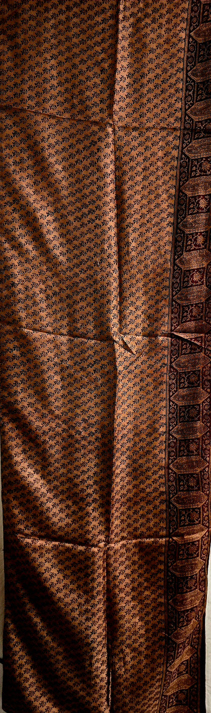 Tosidig silkeskjerf kalt "Hud og batikk"  (132)