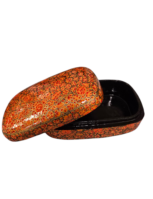 Lekkert smykkeskrin med oransje blomster og gyllen dekor (50)