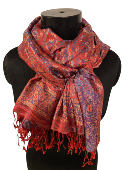 Et behagelig silkesjal i gode farger og mønster (37)