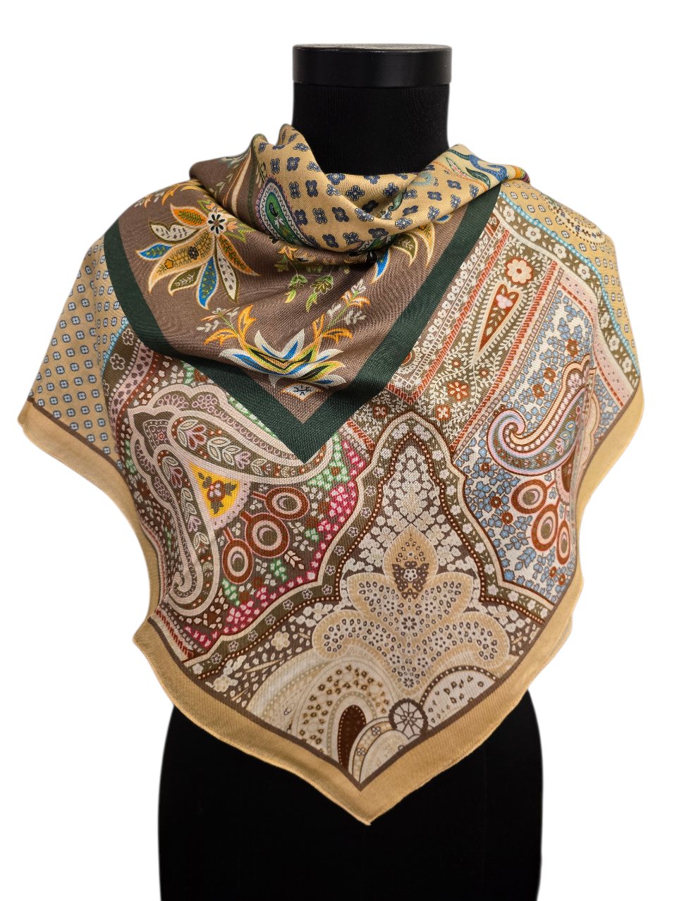 Behagelig firkantet silkeskjerf i varme farger (24)