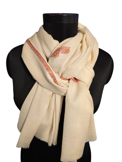 Offwhite sjal i cashmere og merino med håndbroderte detaljer (24)