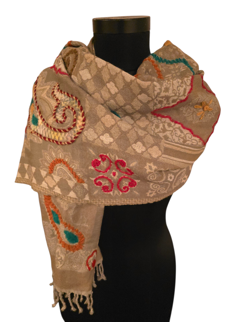 Beigeaktig ullskjerf med broderier (96)