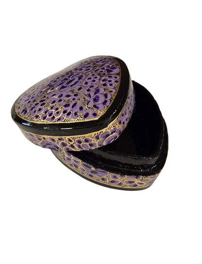 Hjerteformet boks i lilla, sort og gylne farger (37)