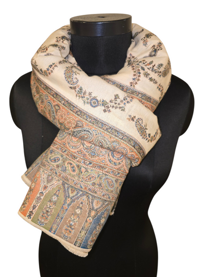 Nydelig offwhite flott sjal i ren merino ull (51)