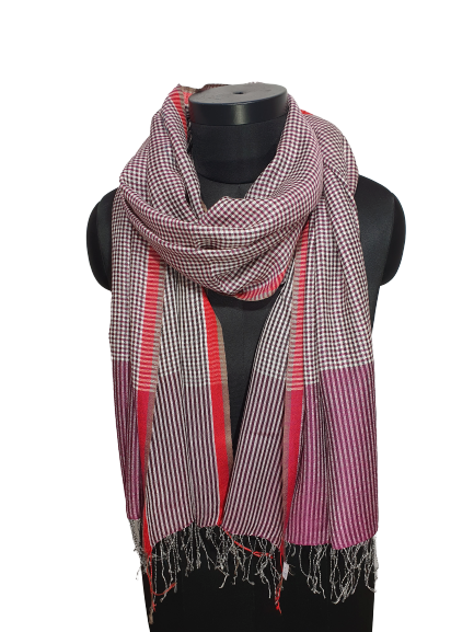 Cashmere og silkeskjerf med ruter og striper. Sort, hvitt og lilla/mørk rosa farger (61)