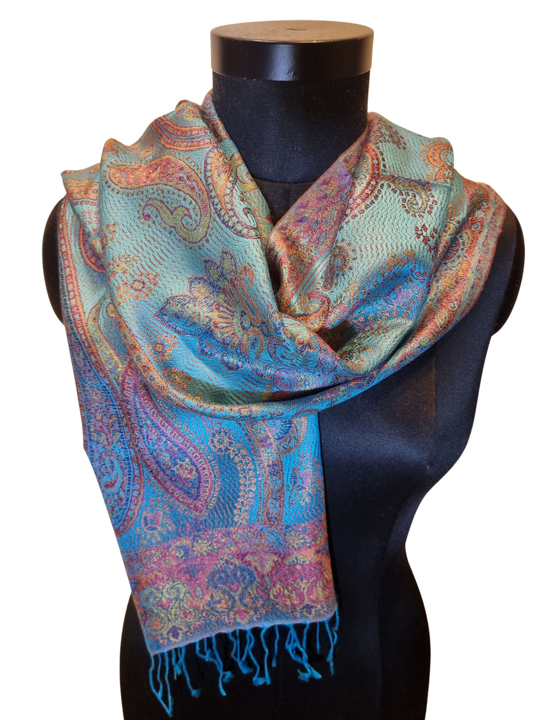 Lys turkis silkeskjerf med vakkert mønster i klare farger (32)