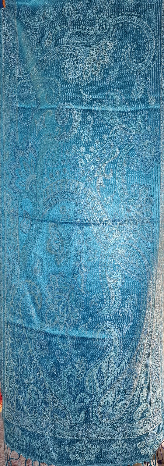 Smalt lyseblått silkeskjerf med rikt mønster (14)