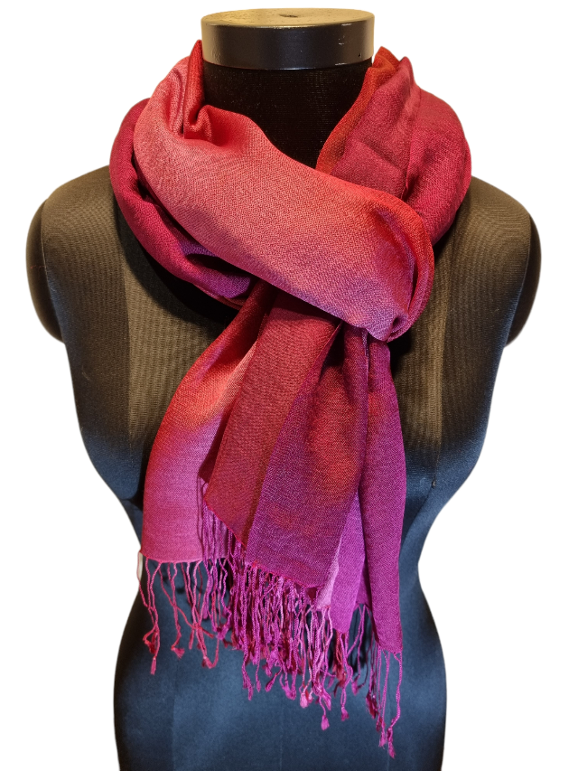 Cashmere og mulberrysilke skjerf i rosa, lilla og mørkerøde farger (62)