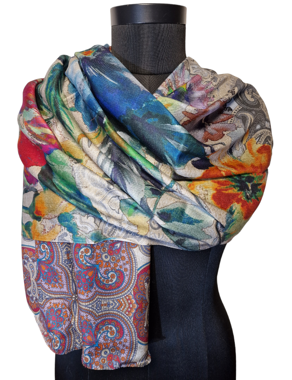 Kunstnerisk silkeskjerf i flotte farger og mønster (117)